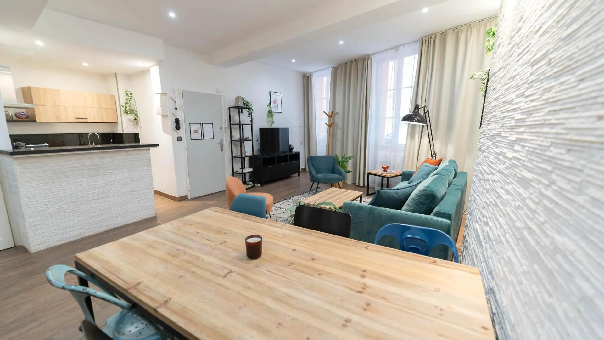 Bel Appartement En Plein Coeur De La Vieille Ville Nice